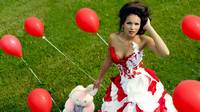 аватар в шикарном платье с мягкой игрушкой и шарами