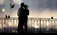 аватар Влюбленная пара и голуби на мосту