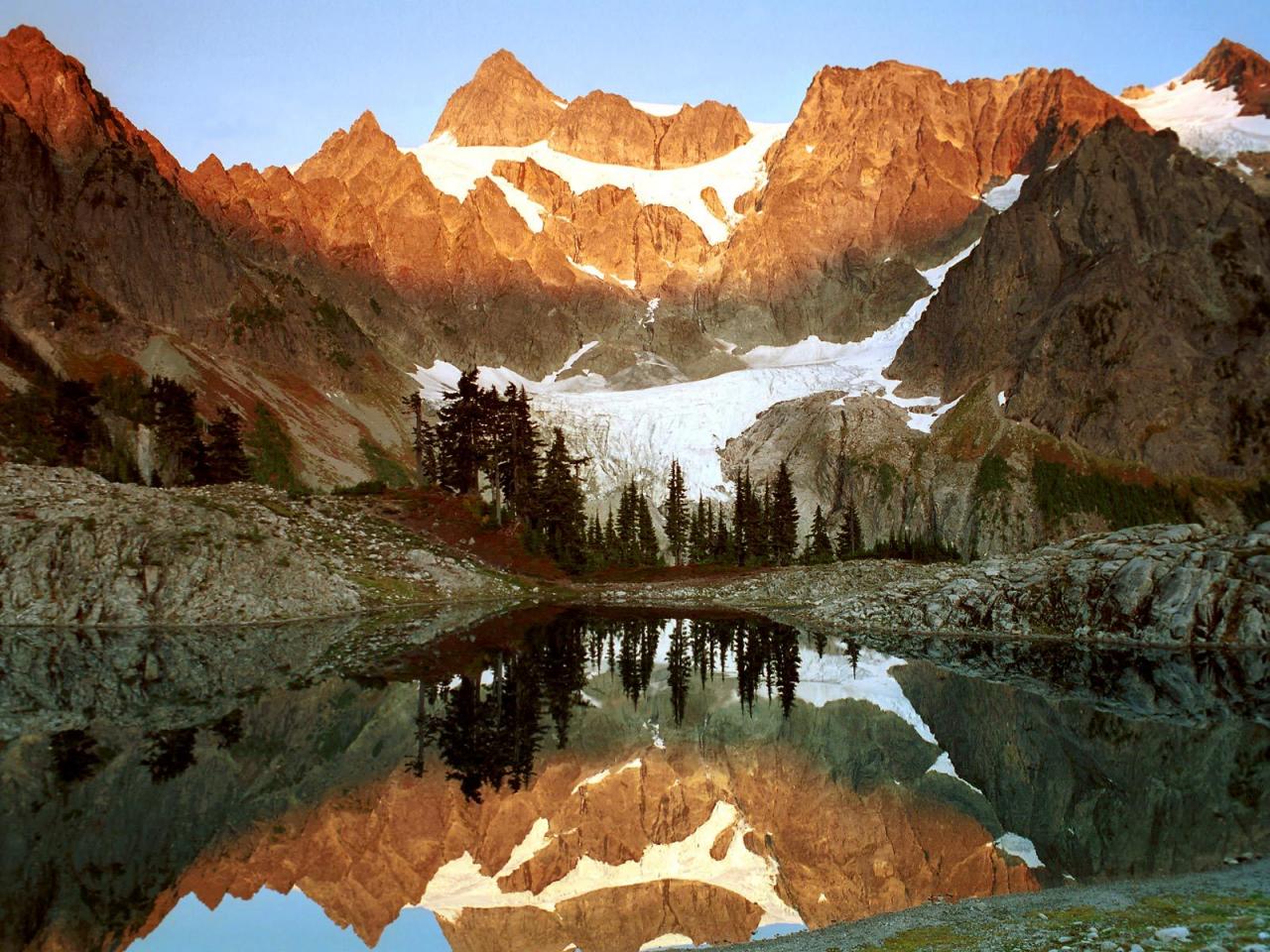 обои Mount Shuksan and Lake Ann, Washington фото