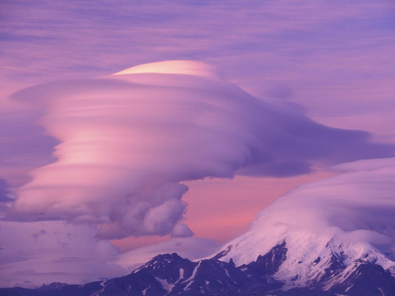 обои Lenticular Clouds Over Mount Drum, Alaska фото