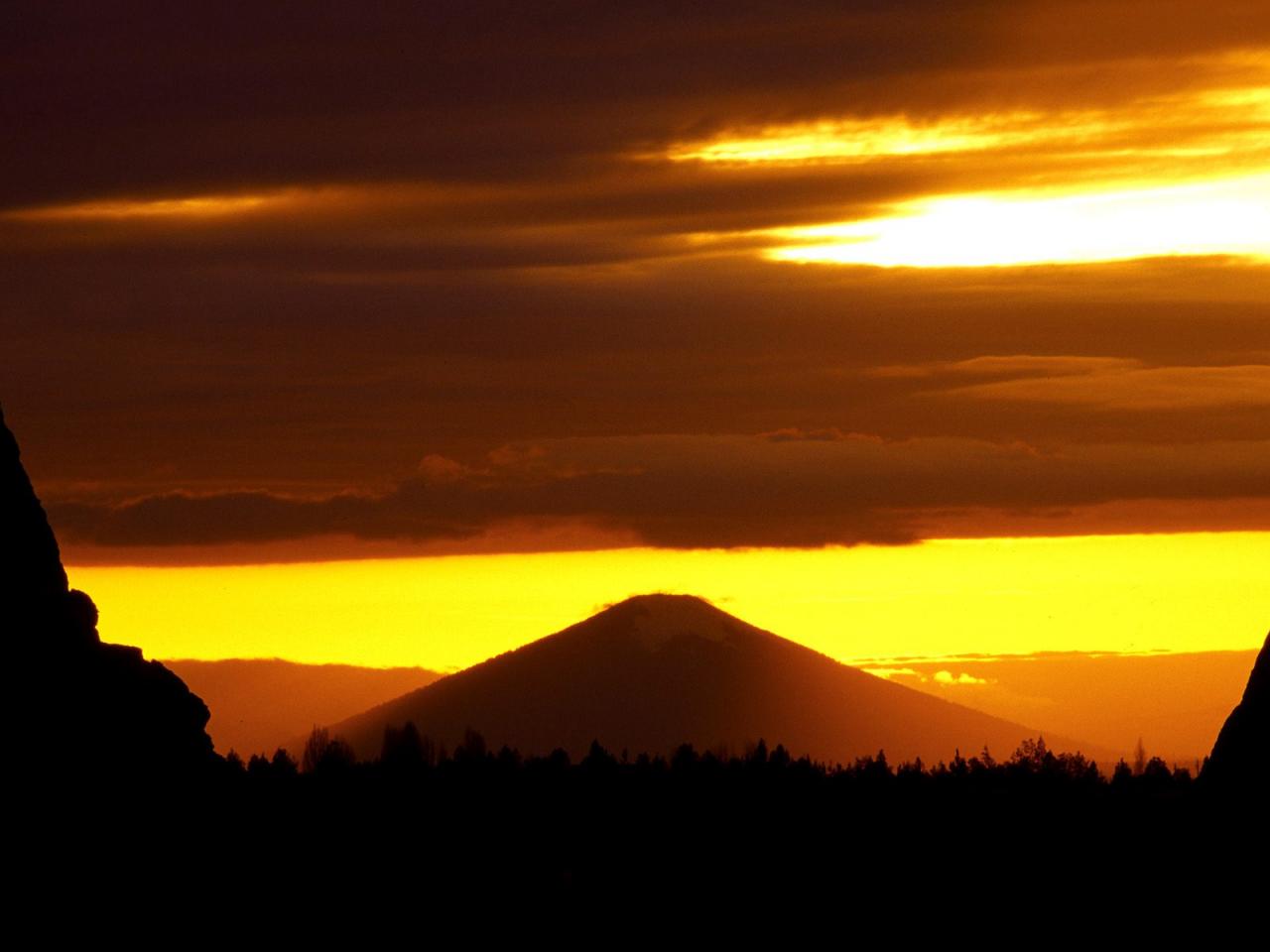 обои Sunset Over Black Butte, Deschutes County, Oregon фото