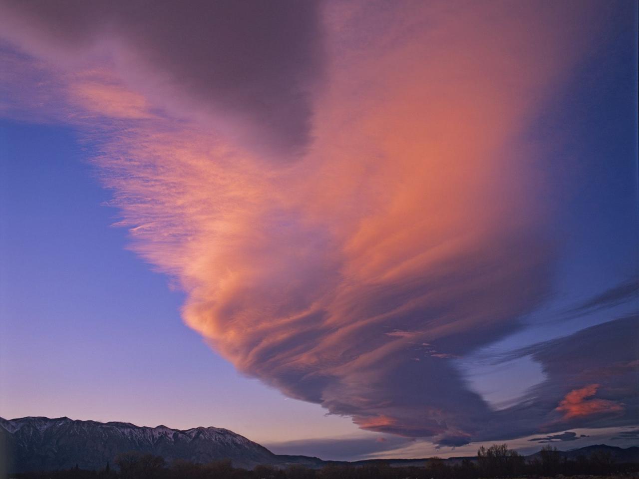 обои Lenticular Cloud, Sierra Nevada Range, California фото