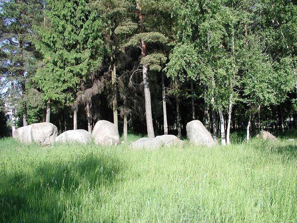 обои Камни около леса фото
