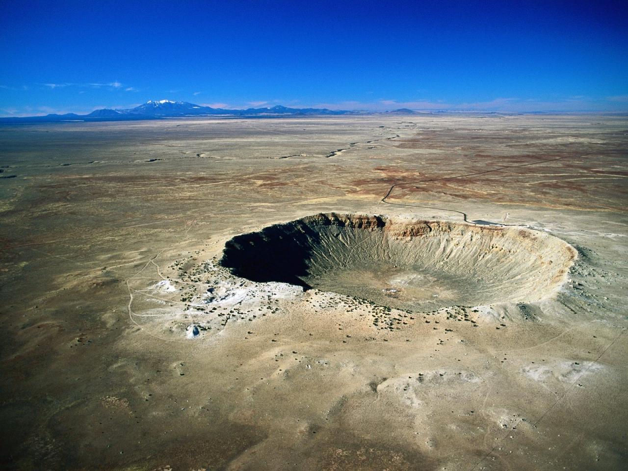 обои Meteor Crater, Near Winslow, Arizona фото