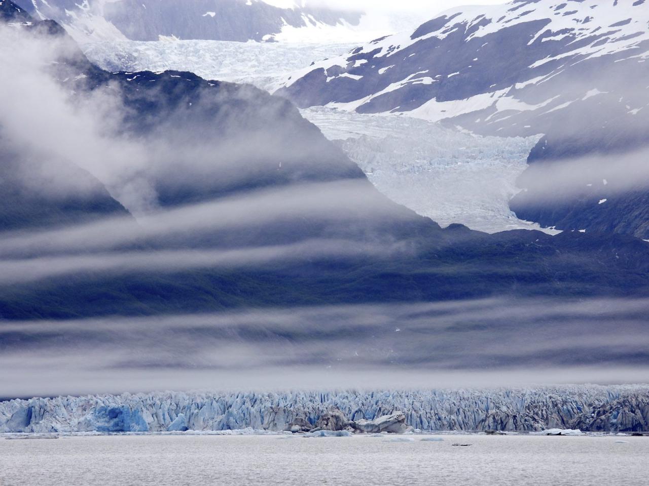 обои Glacier and Clouds, Alsek Lake, Alaska фото