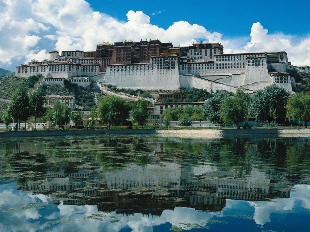 обои The Potala Palace Tibet Province in China фото