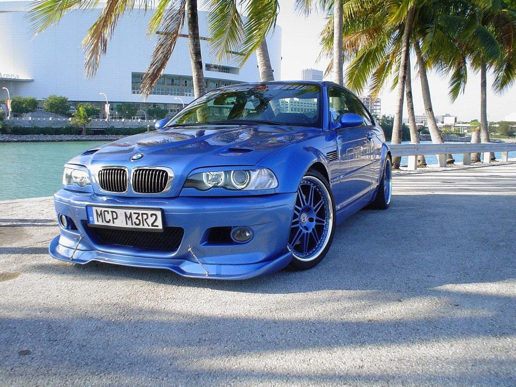 обои Синий BMW на пляже фото
