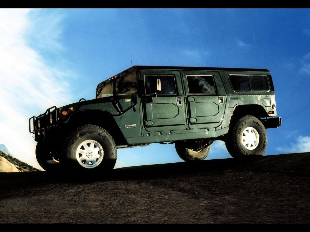 обои Hummer H1 в лучах солнца фото