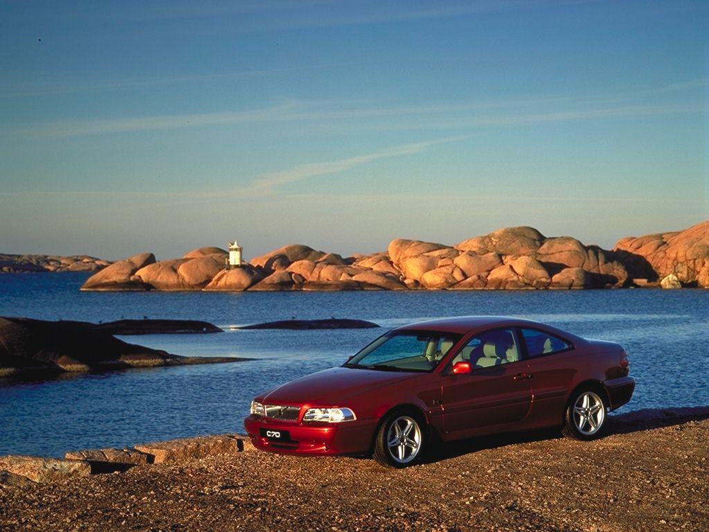 обои VOLVO C70 на побережье фото