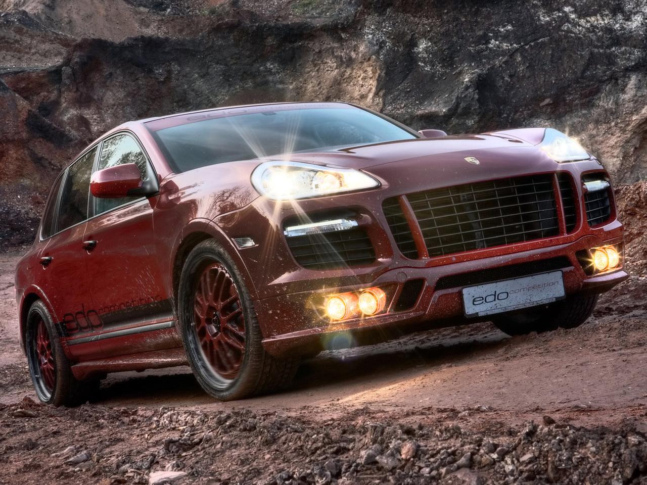 обои Porsche - Cayenne GTS в горах фото