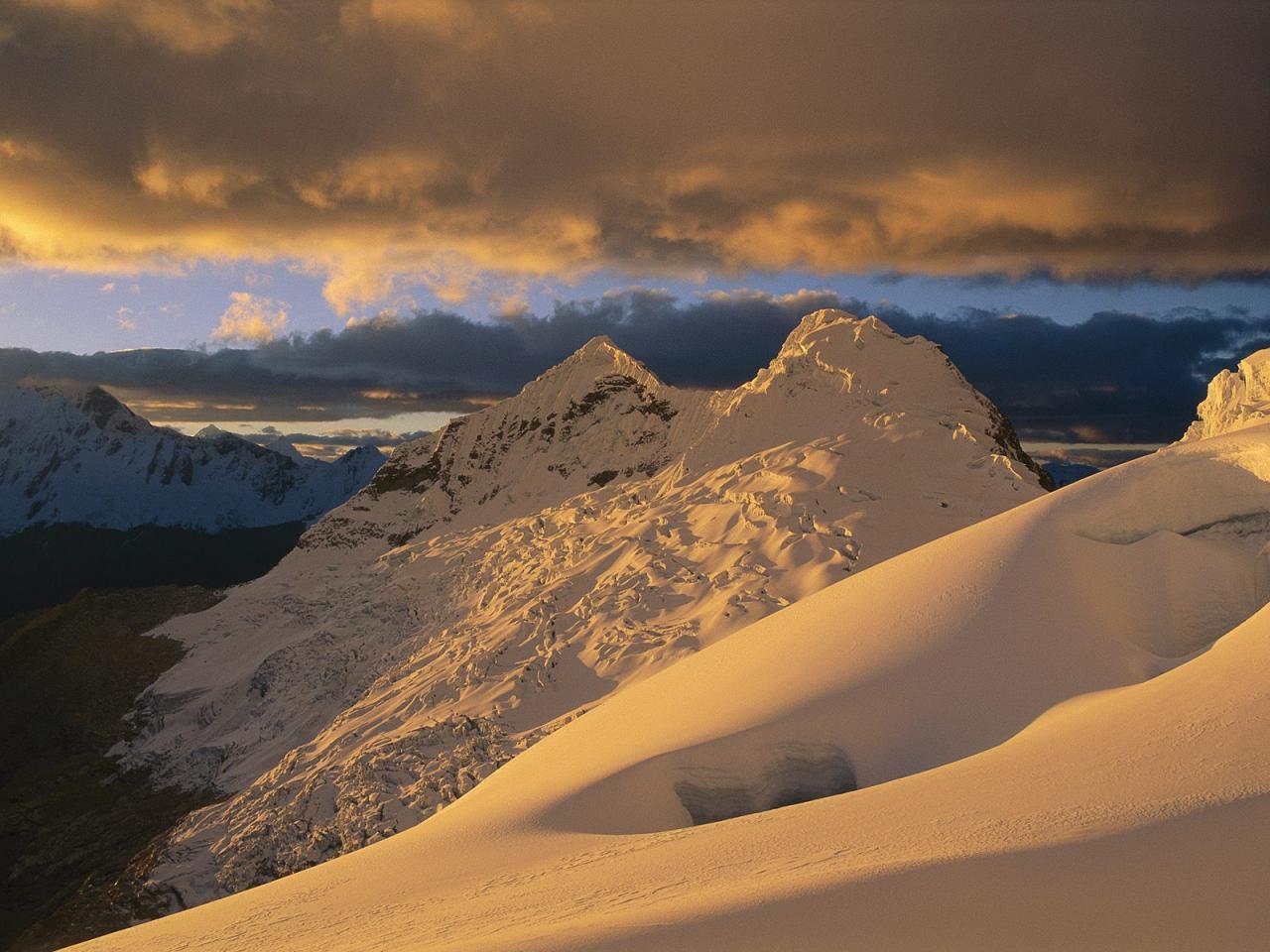 обои Sunset on Chinchey Massif, Cordillera Blanca, Peru фото