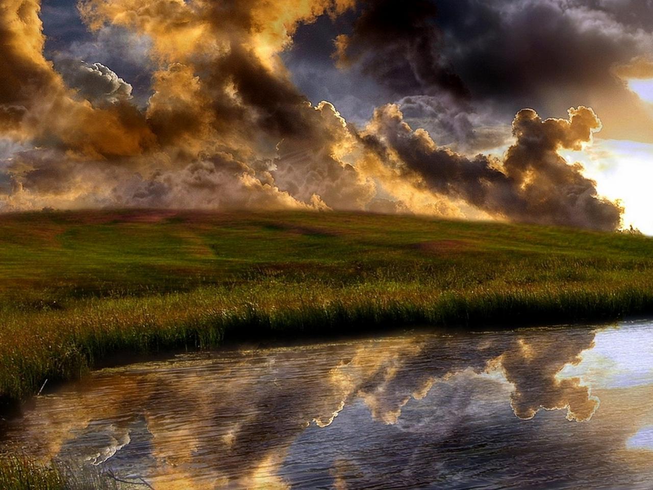 обои Грозовые облака над озером фото