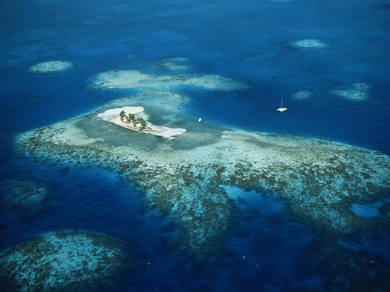 обои Мелководный океан с островкoм фото