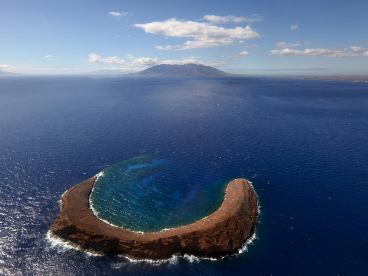 обои Небольшой остров в виде дуги фото
