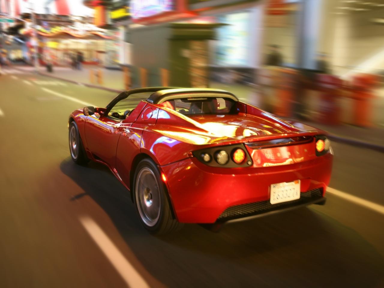 обои Tesla Roadster 2007 город фото