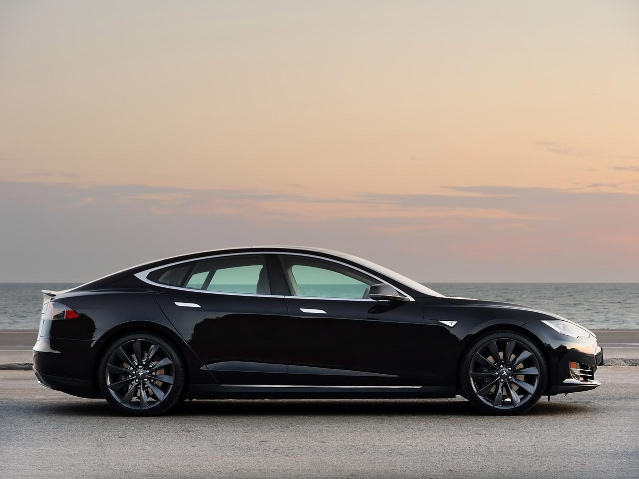 обои Tesla Model S 2012 океан фото