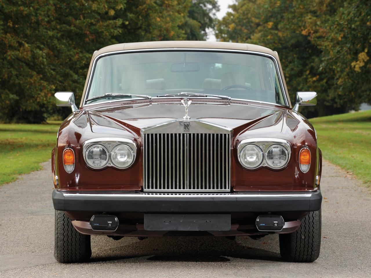 обои Rolls-Royce Silver Wraith II 1977 спереди фото