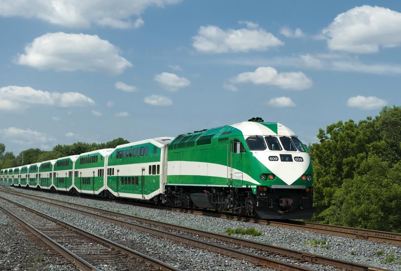 обои Высокий зеленый поезд фото