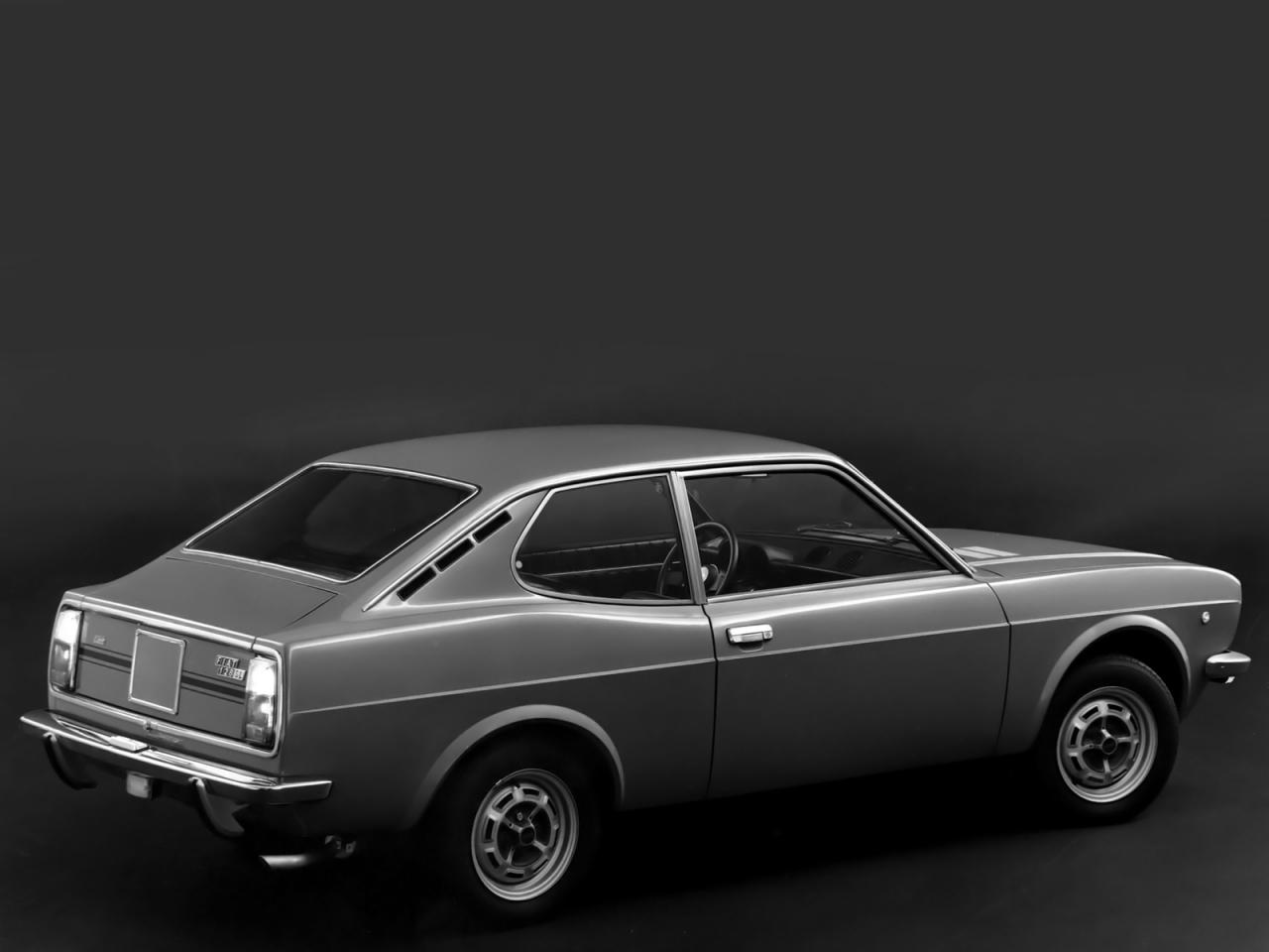 обои Fiat 128 Coupe SL 1971 боком фото