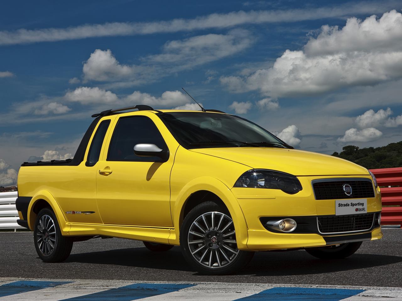 обои Fiat Strada Sporting 2011 желтый фото