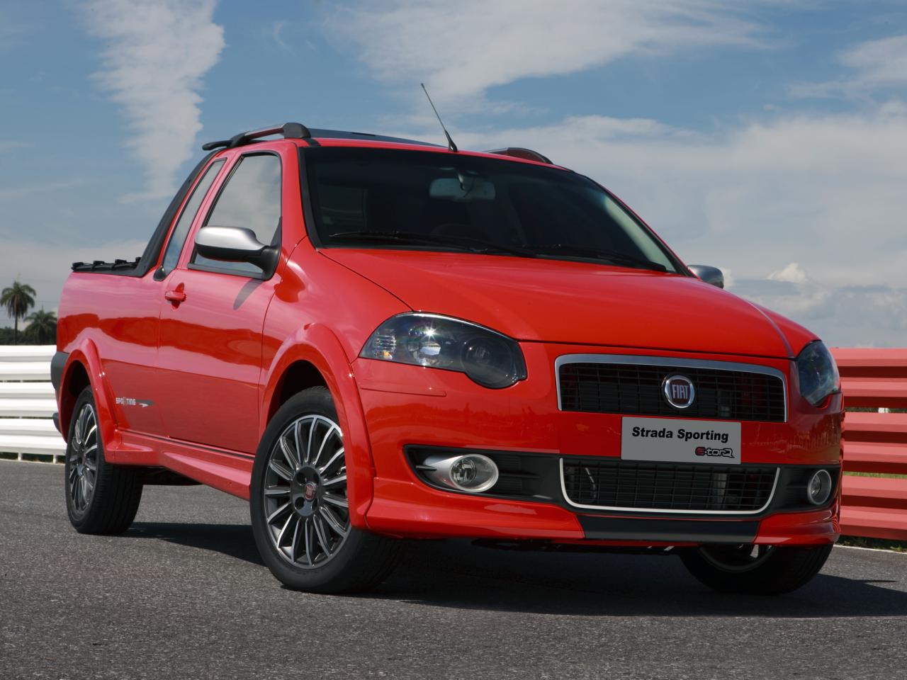 обои Fiat Strada Sporting 2011 перед фото