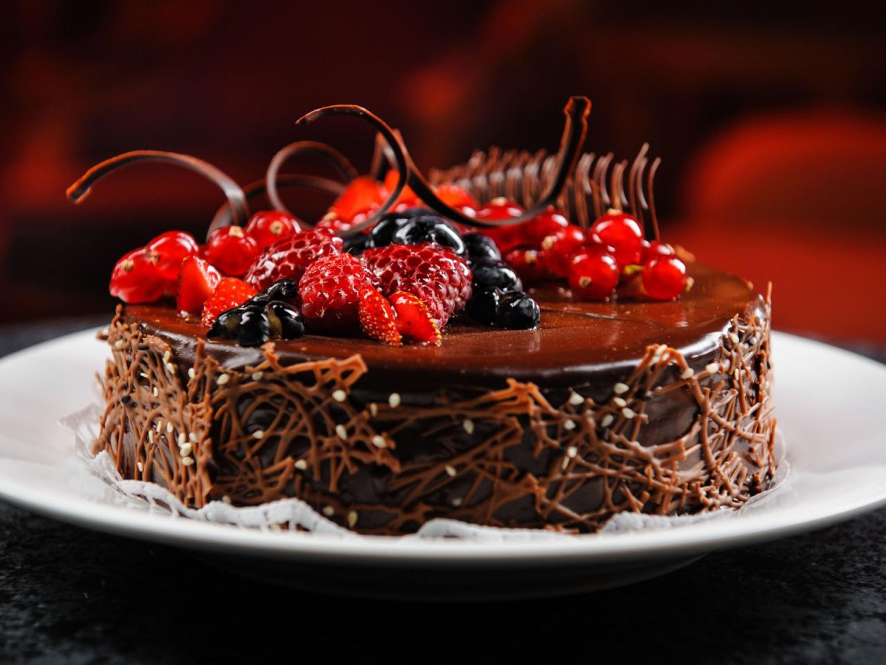 обои Шоколадный торт и ягоды сверхy фото