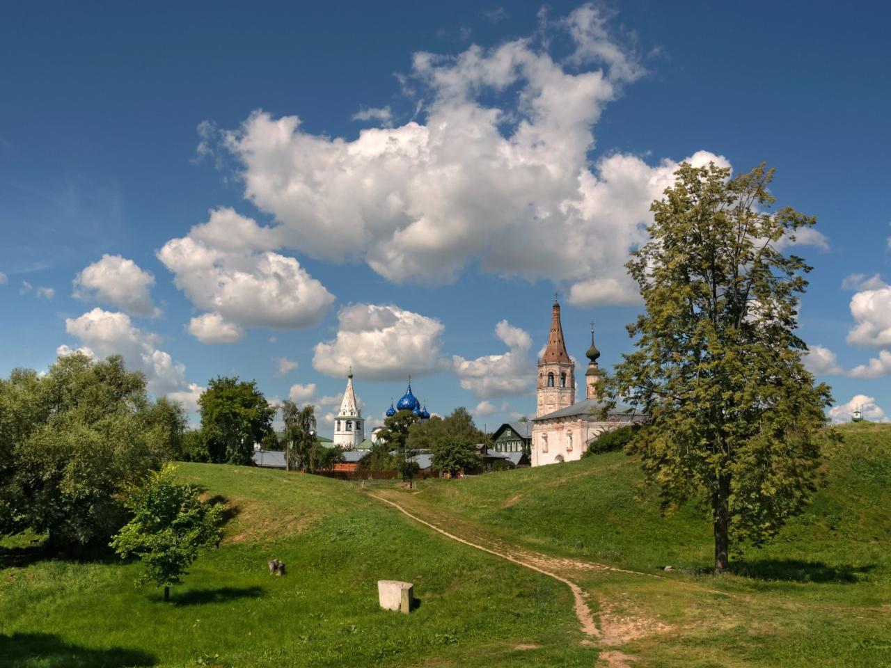 обои Тропинка к храму. Суздаль фото