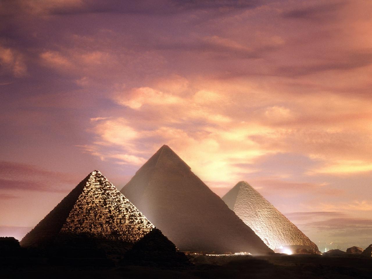 обои Вечерниe пирамиды фото