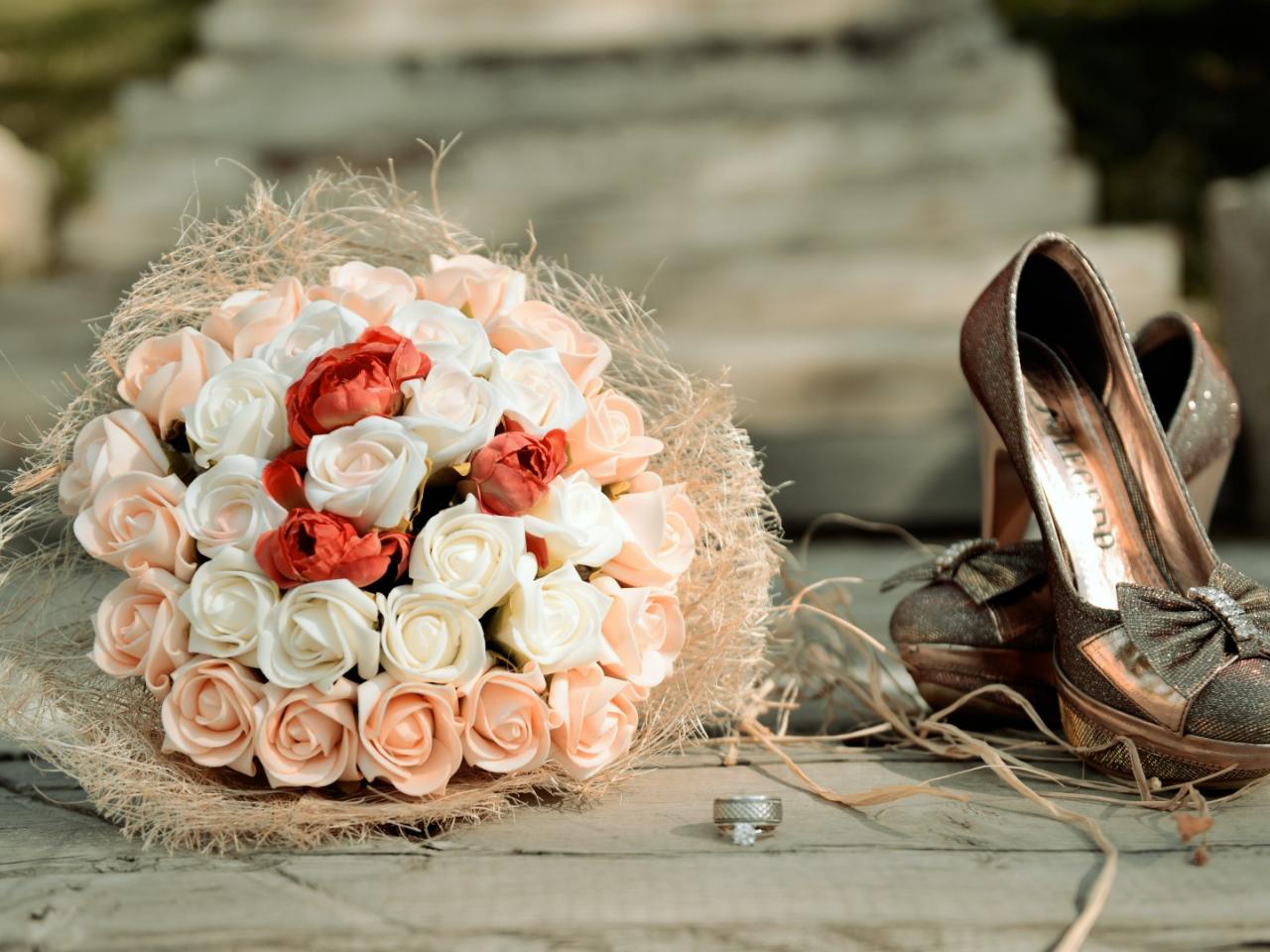 обои Кольцо,   букет и туфли невесты фото