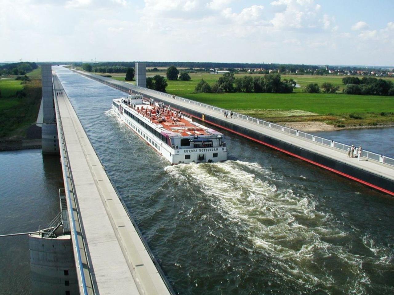 обои Магдебургский мост связал два канала Средиземный и Эльба-Хавель фото