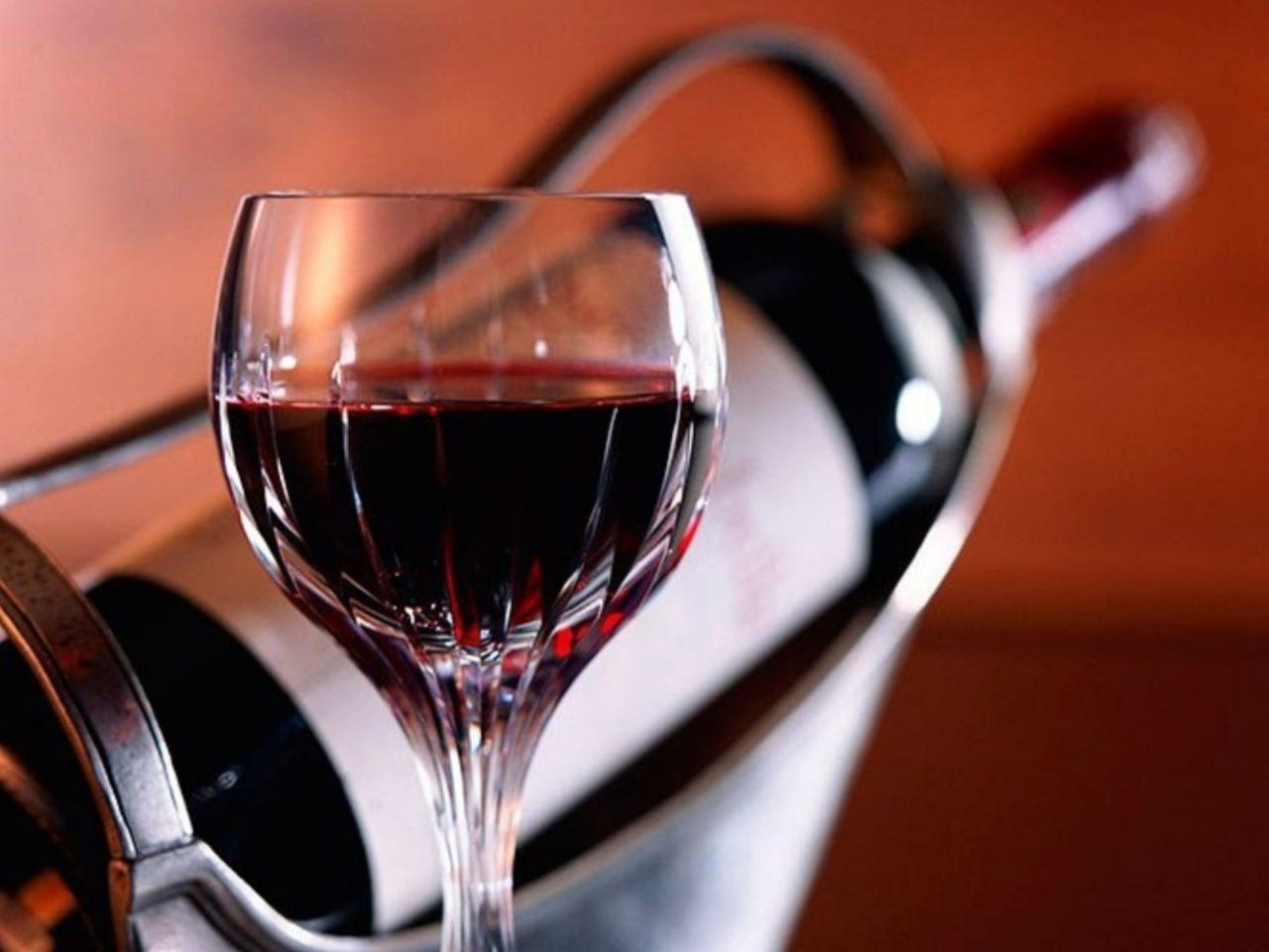обои Красное Крымское вино фото