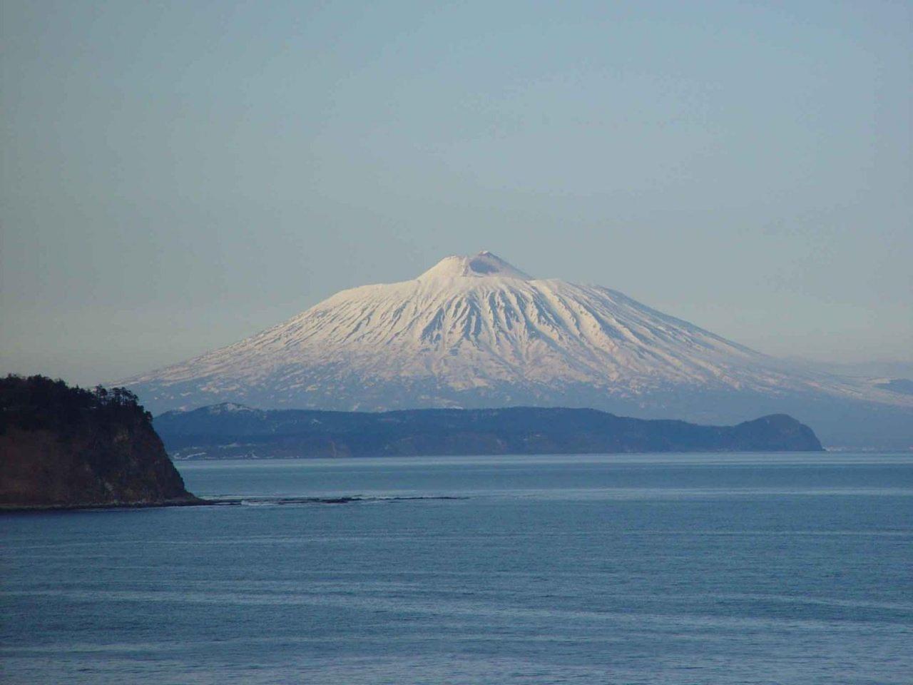 обои Вулкан Тятя,   Курильские острова фото