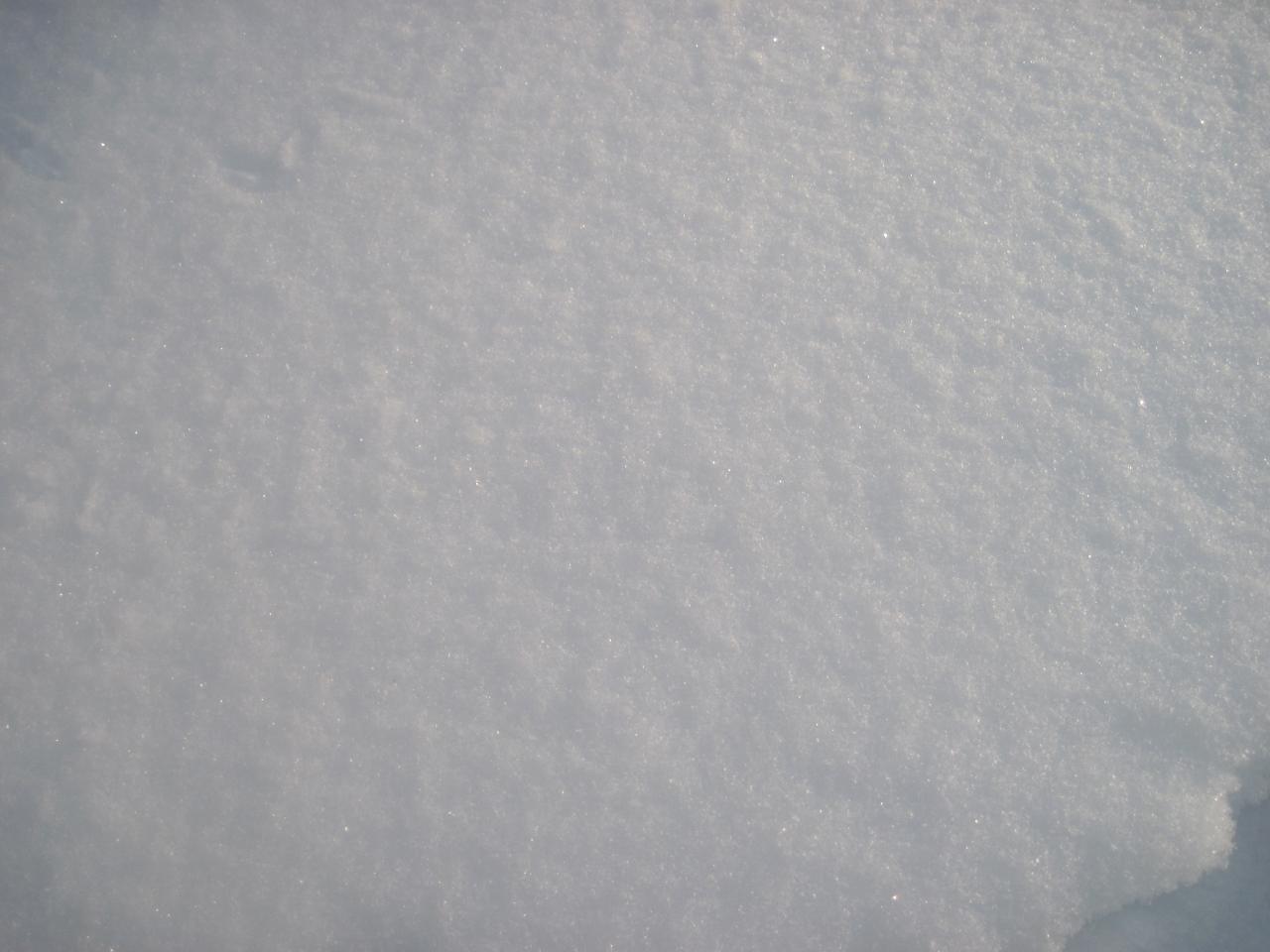 обои Снег лежит фото
