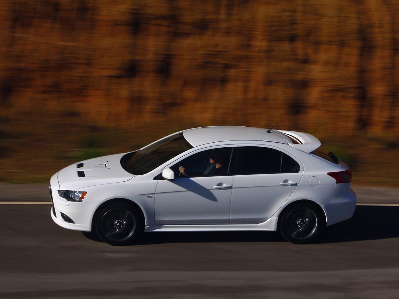 обои Mitsubishi Lancer Sportback white фото