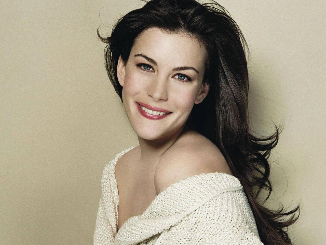 обои Liv Tyler в белой кофточке фото