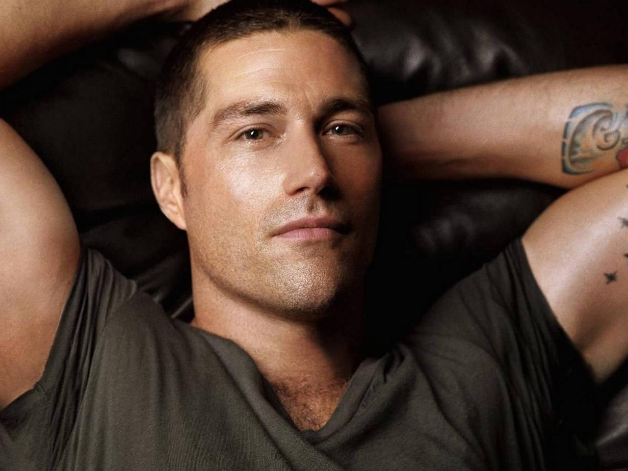 обои Matthew Fox с татуировкой фото