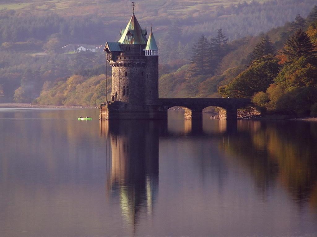 обои Замок и мост к нему фото