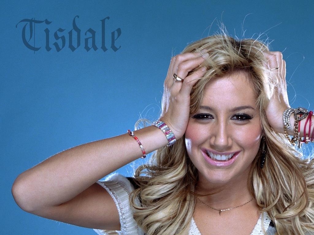 обои Ashley Tisdale хватается за голову фото