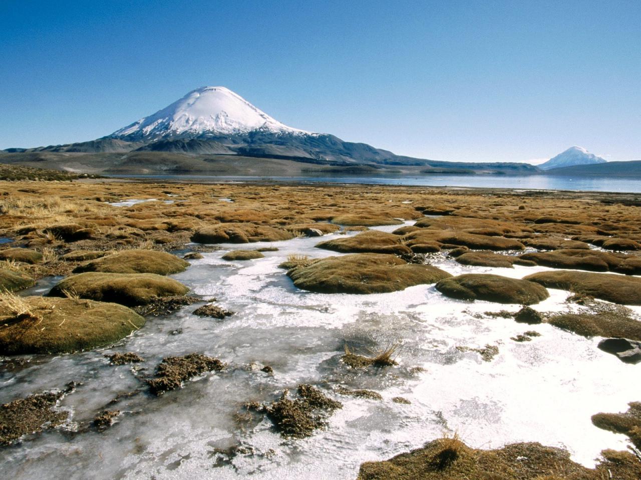 обои Parinacota Volcano Lauca National Park Chile фото