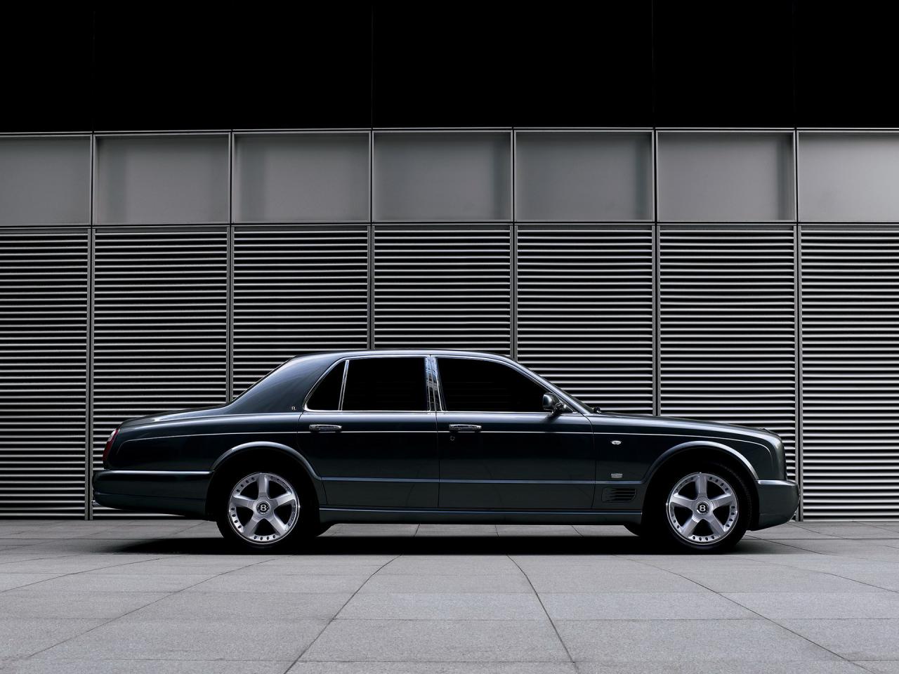 обои Bentley Arnage в отличном ракурсе фото