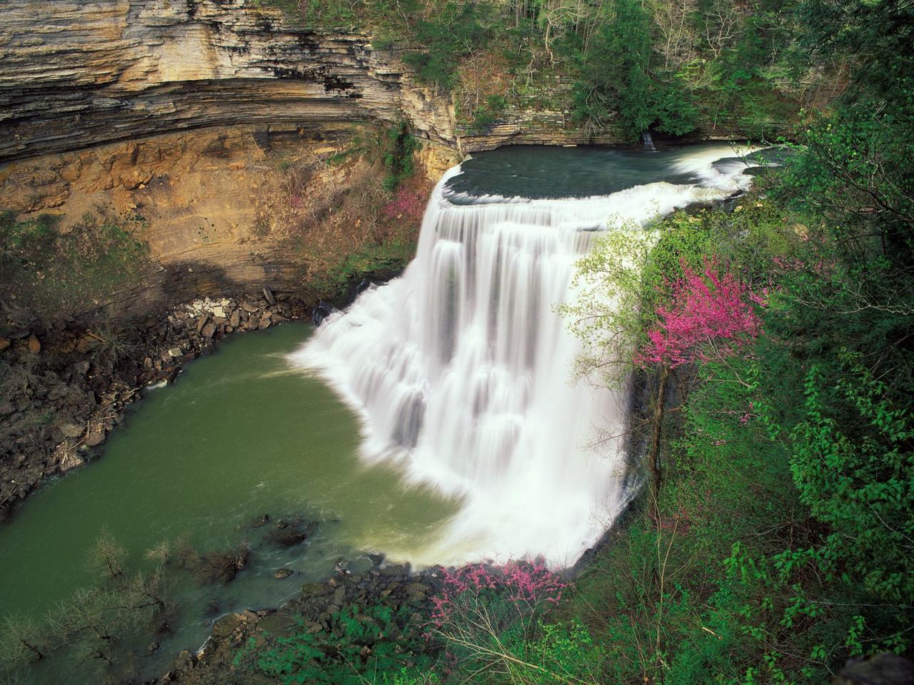 обои Burgess Falls in Early Spring, Tennessee фото