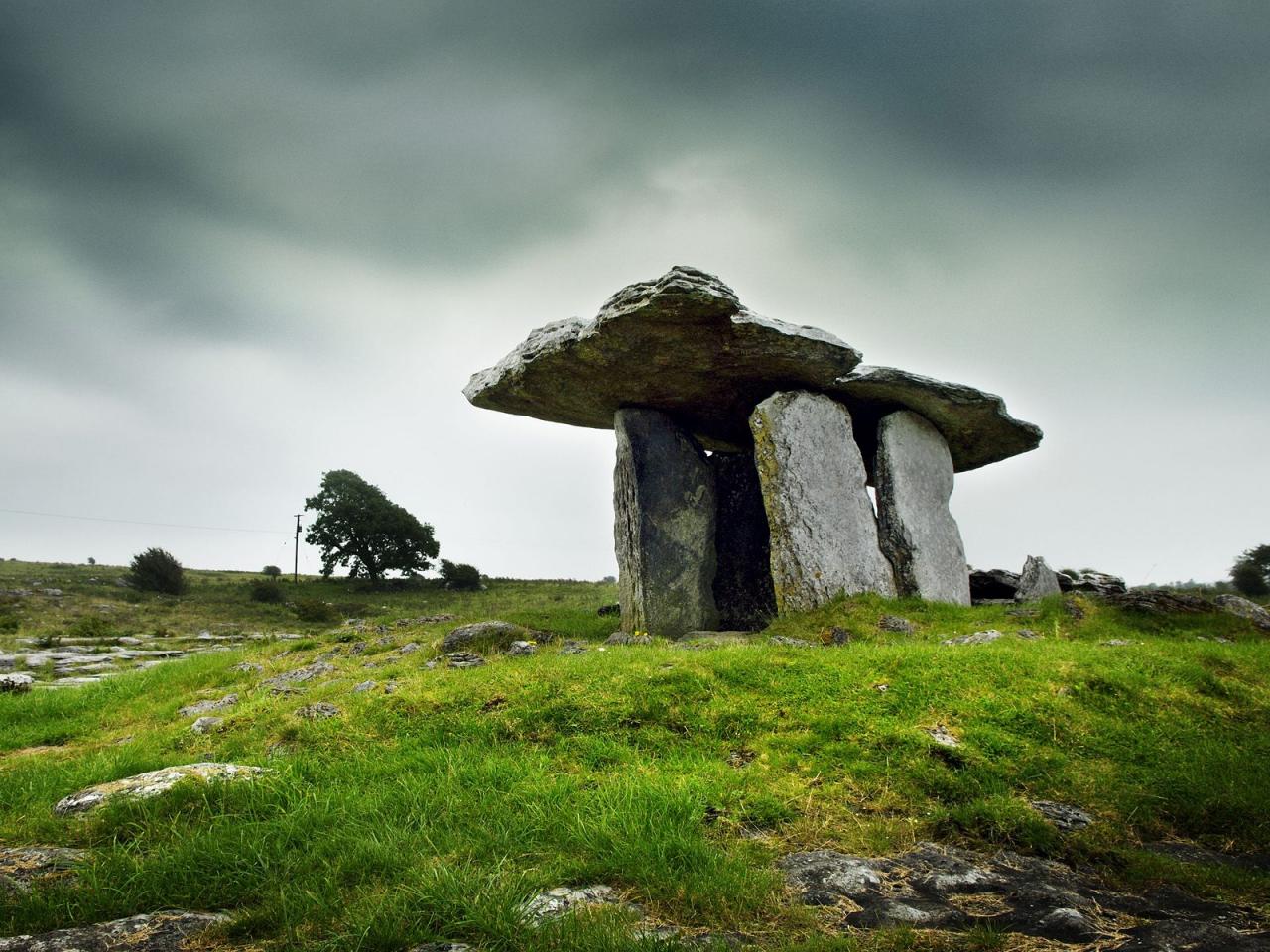 обои Dolman at Poulnabrone, The Burren, Ireland фото