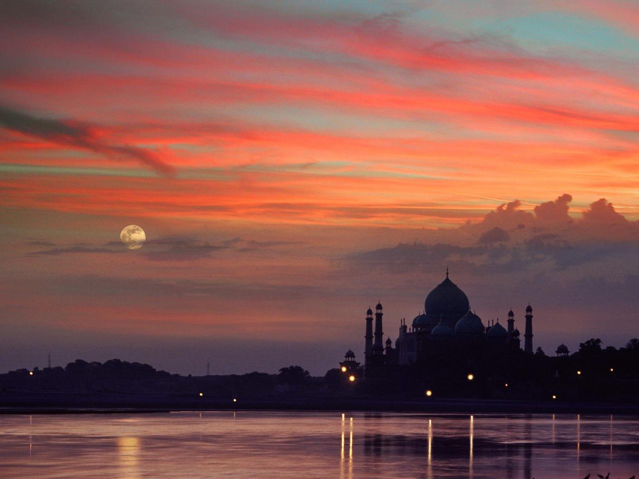 обои Sunset at Taj Mahal, Agra, India фото