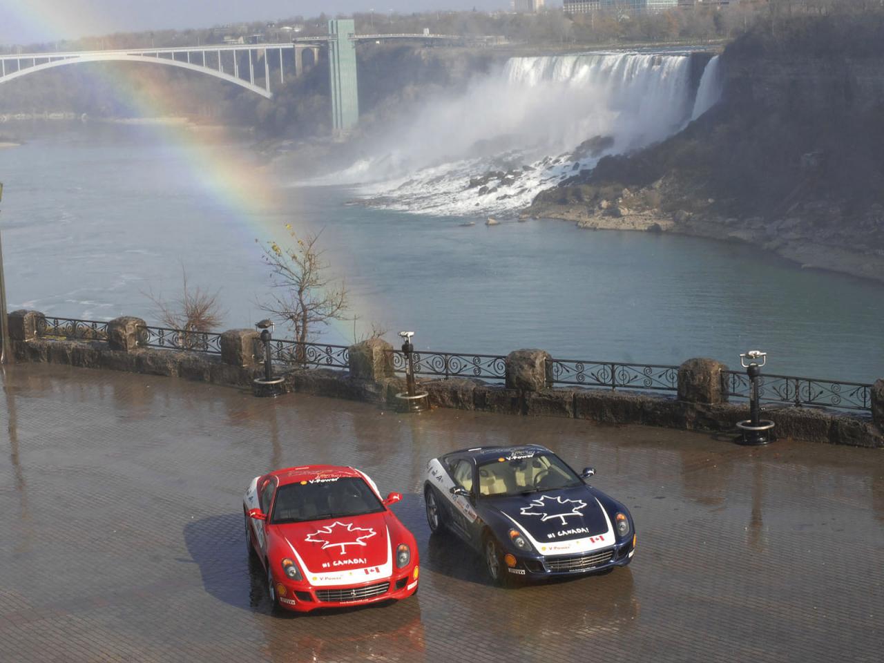 обои Ferrari near great waterfall фото