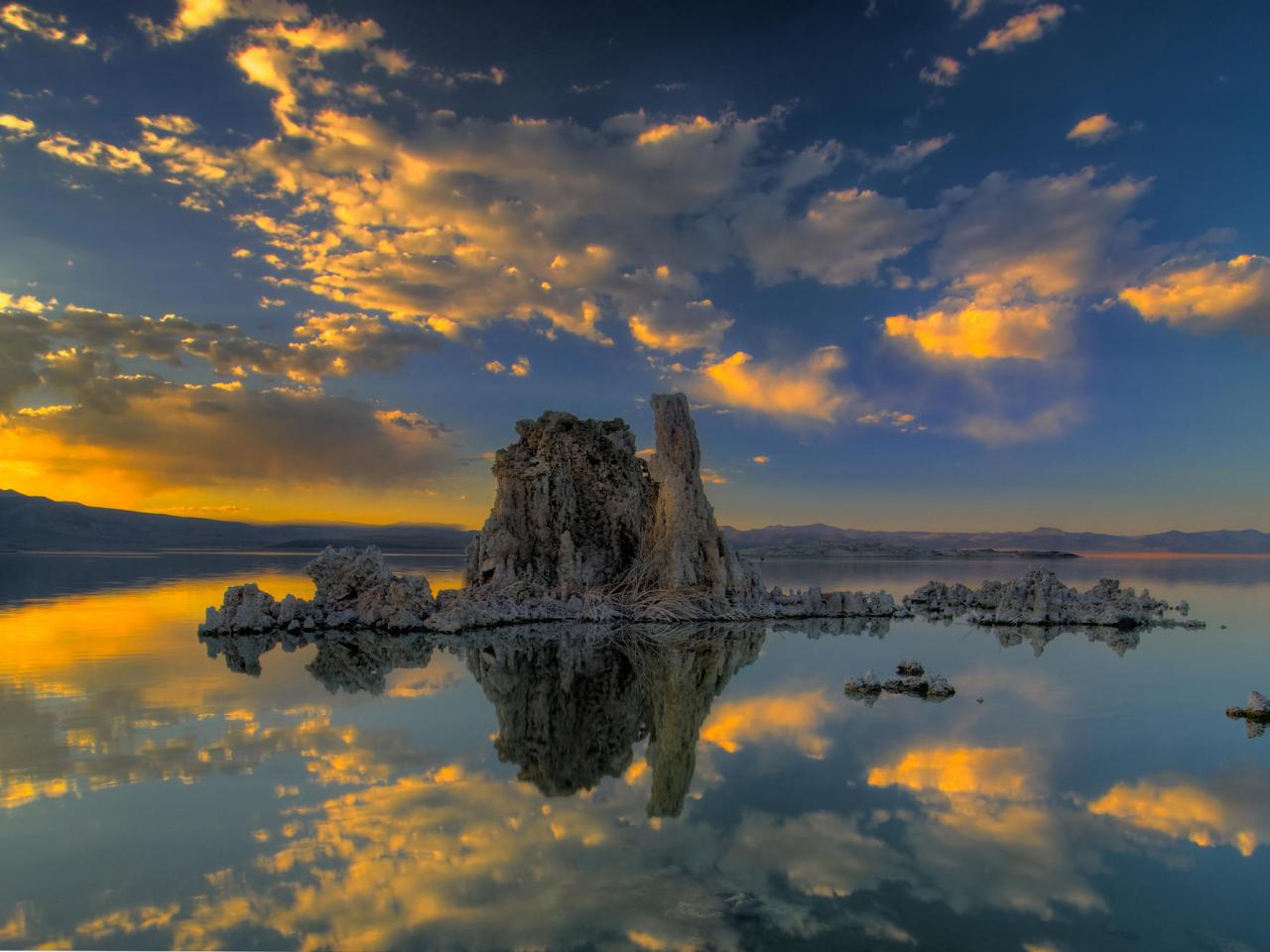 обои Mono Lake at Sunset, California фото