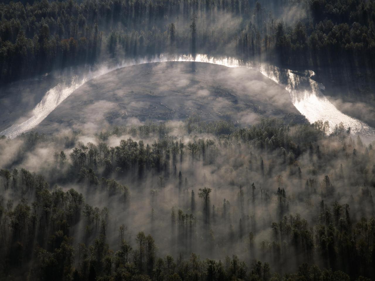 обои Rising Mist Along the Sauk River, Washington фото