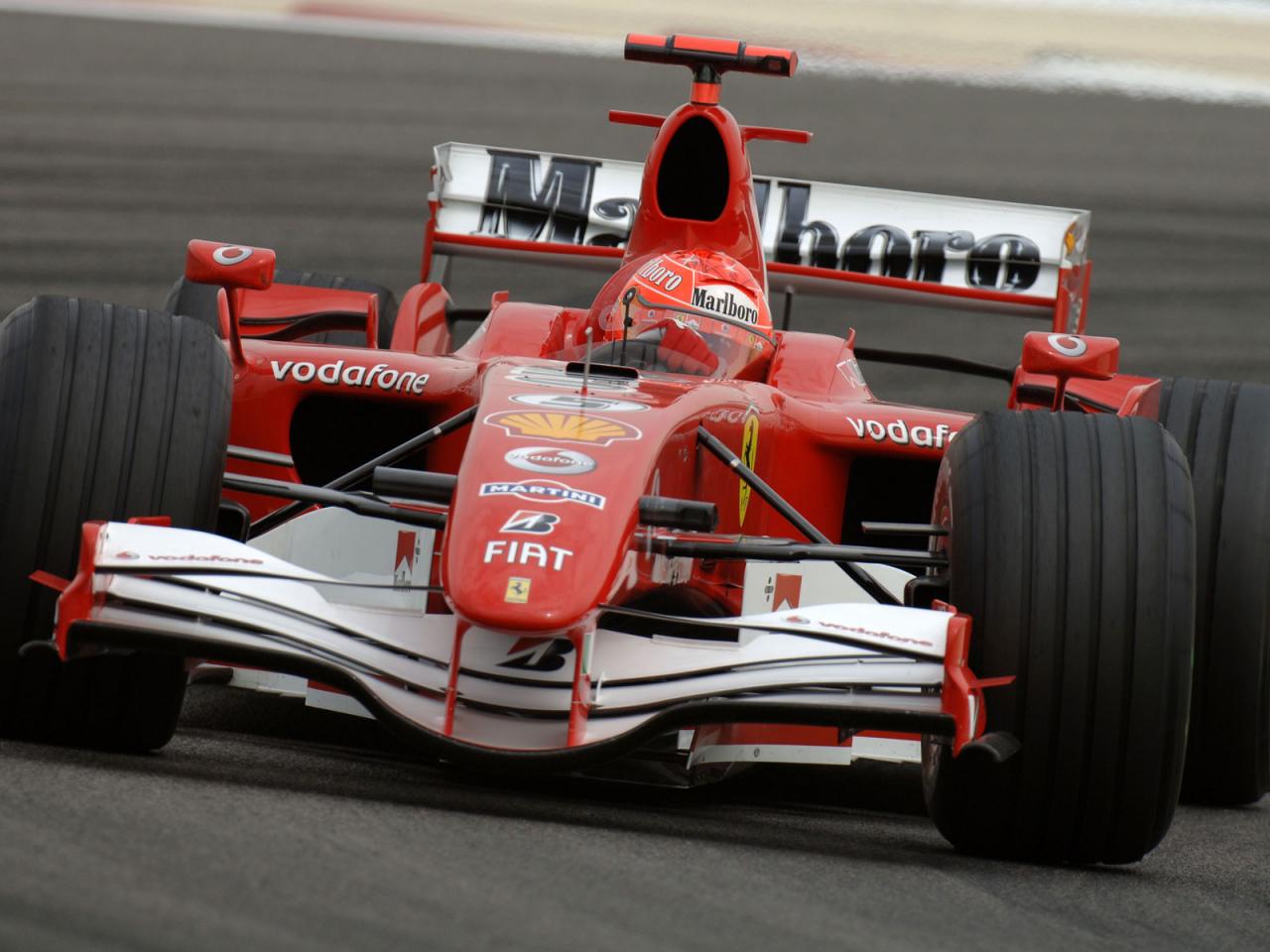 обои Ferrari на повороте фото