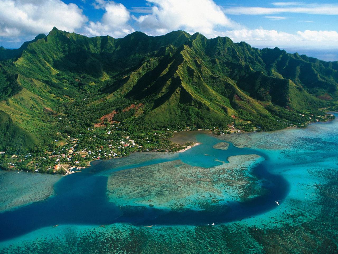 обои Aerial View of Moorea Island, French Polynesia фото