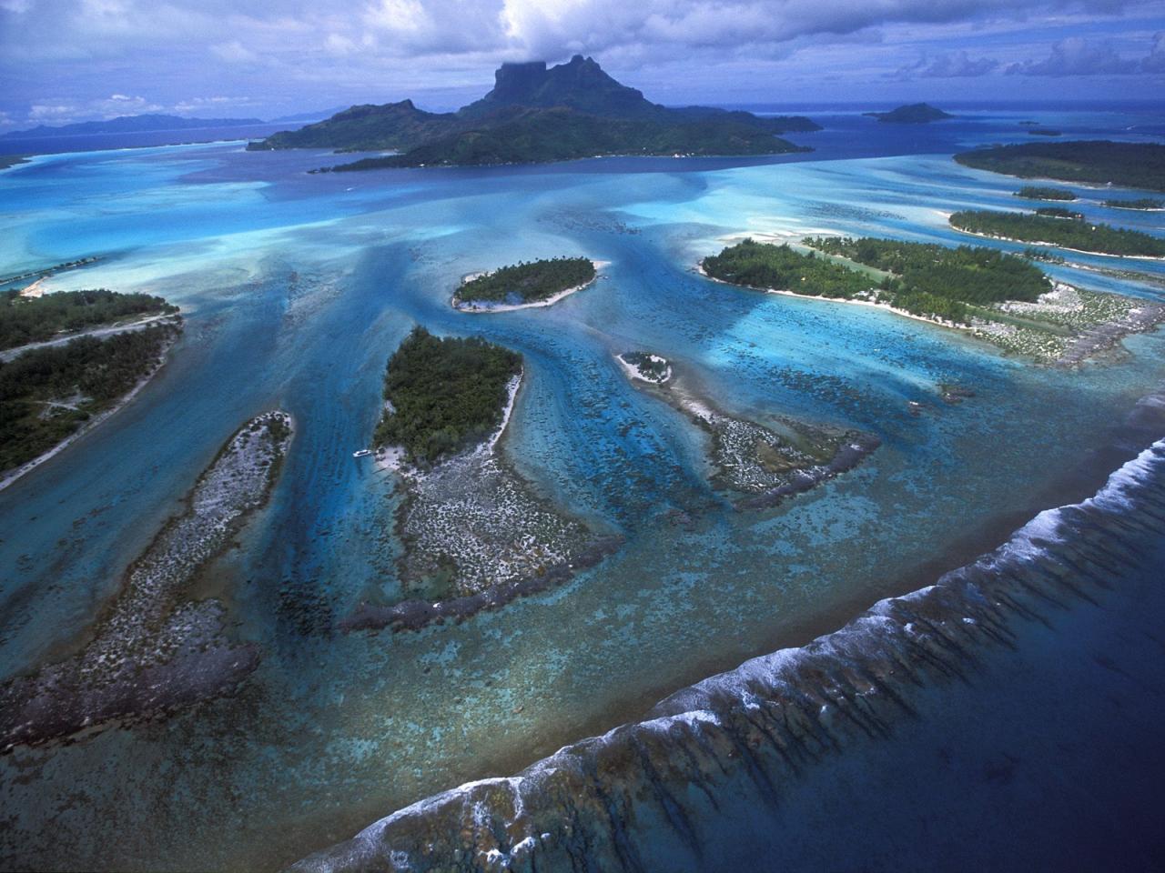 обои Reef Teeth of Bora Bora Lagoon, French Polynesia фото