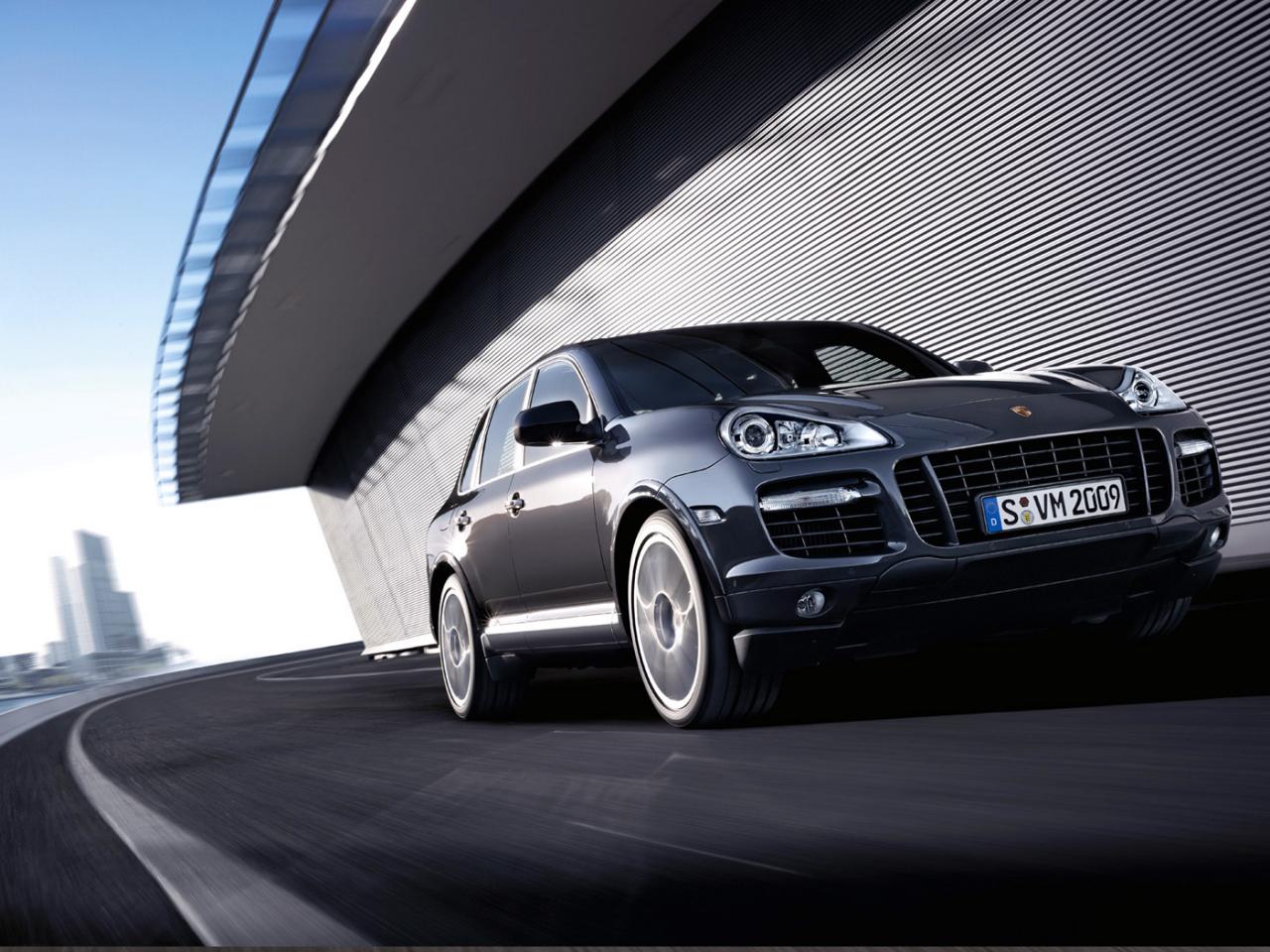 обои Porsche - Cayenne Turbo S - front фото